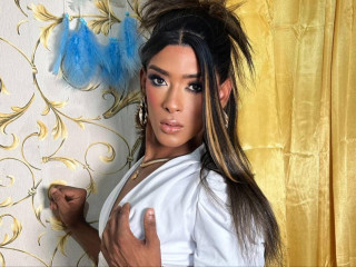 Ich bin deine verspielte, versaute Versuchung - live und nur für dich. Ich liebe es, dich heiß zu machen, langsam aufzubauen und dann richtig wild zu werden. Komm in meinen Chat und lass uns gemeinsam fantasieren, bis wir beide nicht mehr können.