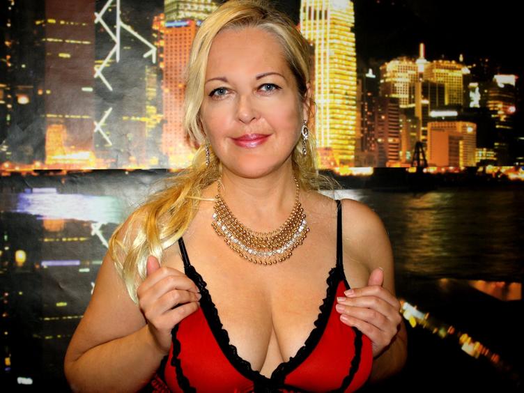 Schlampen dresden sex chat nummer Muschi schlampen geile whatsapp gruppen