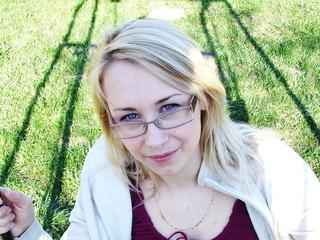 PrettyWoman - Piercing, Tattoos, Devot, Live Dates, Swinger