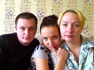 Threesome - Pornographie, Tattoos, Schlucken, Voyeurismus, Oralsex