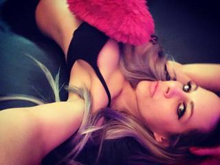 Livecam LuxuriousDoll