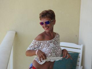 Hallo wie geht`s dir? Willst du mit mir spielen? Ich werde dir eine sehr sexy Show geben