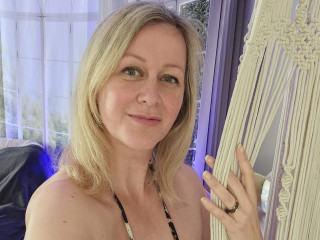 MarleneBloem (44) - Sex, Fußball, Parties und Skilaufen. Eigentlich bin ich total schüchtern, aber in mir lodert das Feuer der Geilheit. Ich freue mich schon sehr auf Dich in meinem Chat! Erzähl mir was Dich bewegt. :-) Komm, und lass mich nicht zu lange warten ! Kuss Leni...