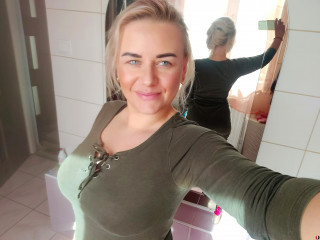 HornyVicky  (35) - Musik, Tanz Hallo Mnner! Ich bin sexschtig und stehe total auf irren Sex!! Wenn Du Bock auf Sex hast und 100 % auf Spass stehst, dann besuch mich unbedingt im Chat! Oh... schau mal! Bin gerade online! Also, auf was warten wir noch? Meine Hammertitten und mein nackter, geiler Krper warten auf deine Zunge.. ;)