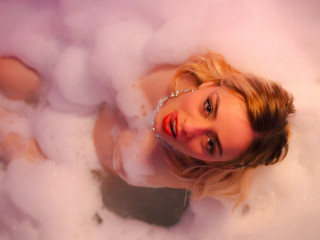 Mia Moore  - Vorschaubild 3