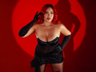 CynthiaDesire Hallo Liebling, ich bin Cynthia Desire und möchte dich zu meiner Show voller Lust und Spaß einladen. Ich habe viele Auftritte, die ich dir zeigen möchte, und mit Hilfe meines sinnlichen Körpers weiß ich, dass ich dich neu und besser machen kann Fantasien. Ich werde auf dich warten