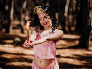 macarou  (20) - Lesen, Musik hren, gute Gesprche fhren? und vor allem: dich glcklich machen und befriedigen. Hallo! Ich bin Maca, s und sinnlich. Ich liebe Oralsex, Cam2Cam, Deep Throat, l- und Analsex. Es macht mich hei, wenn du zusiehst, whrend ich spiele. Lass uns unsere geheime Welt erschaffen ? sag mir deine Fantasie, ich erflle sie dir.