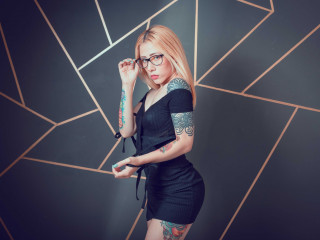 MillyInk (32) - Musik, Mode und gute Laune sind mein Ding! Hallo ihr Lieben! Ich bin Milly_Ink, eine temperamentvolle, leidenschaftliche und unbeschwerte Rockerin, die für das Rampenlicht und gute Laune lebt. Musik ist meine Bühne, und ich teile meine Welt der Selbstentfaltung und Selbstbestimmung mit euch.