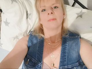 SexyJanina (51) - Ich mag Spass vor der Cam, gehe gerne shoppen, ins Kino, gehe gerne essen und vieles mehr. Ich bin Janina und komme aus Rheinland-Pfalz .
Ich liebe Sex und suche Spass. Du auch ?
Egal ob nur chatten , per Livecam oder auch real. Ich bin gespannt was mich hier aufregendes und interessantes erwartet.
Ich bin täglich für dich vor der Livecam und im Chat.