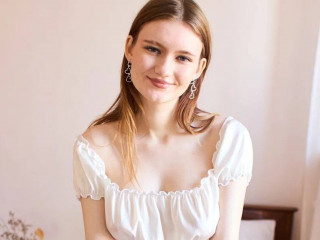 MaryShum  (19) - Ich mag Musik. Ich lese. Ich wandere. Ich schwimme gern. Lass mich dir ein kleines Geheimnis verraten. Ich kann einfach nie genug bekommen. Ich will immer mehr und mehr und mehr. Ja, du hast Recht, ich bin so verdammt hei!